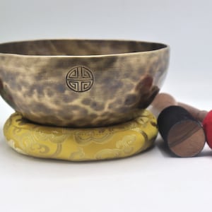 full moon singing bowl- 8 inch diameter hand made tiabetan singing bowl- meditation, sound healing master healing bowl