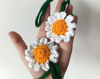 Gehäkelte Margerite Gardinenhalter / Taschenanhänger | Handgemachte florale Dekoration für Zuhause, 100 % Baumwolle