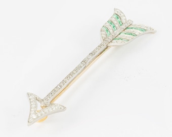 Pfeilbrosche aus 18 Karat Weißgold mit Diamanten und Smaragden