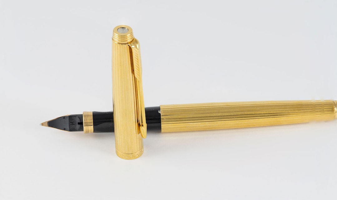 ルイ・ヴィトン 万年筆 カーゴ・ラック エメラルド(nib: 18k Fine) 中古)LOUIS VUITTON ルイ・ヴィトン 万年筆 カーゴ・ラック