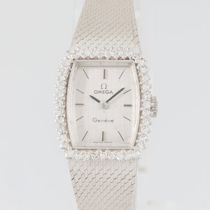 Omega Genève Or blanc 18 carats et diamants 0,4 ct Cadran carré