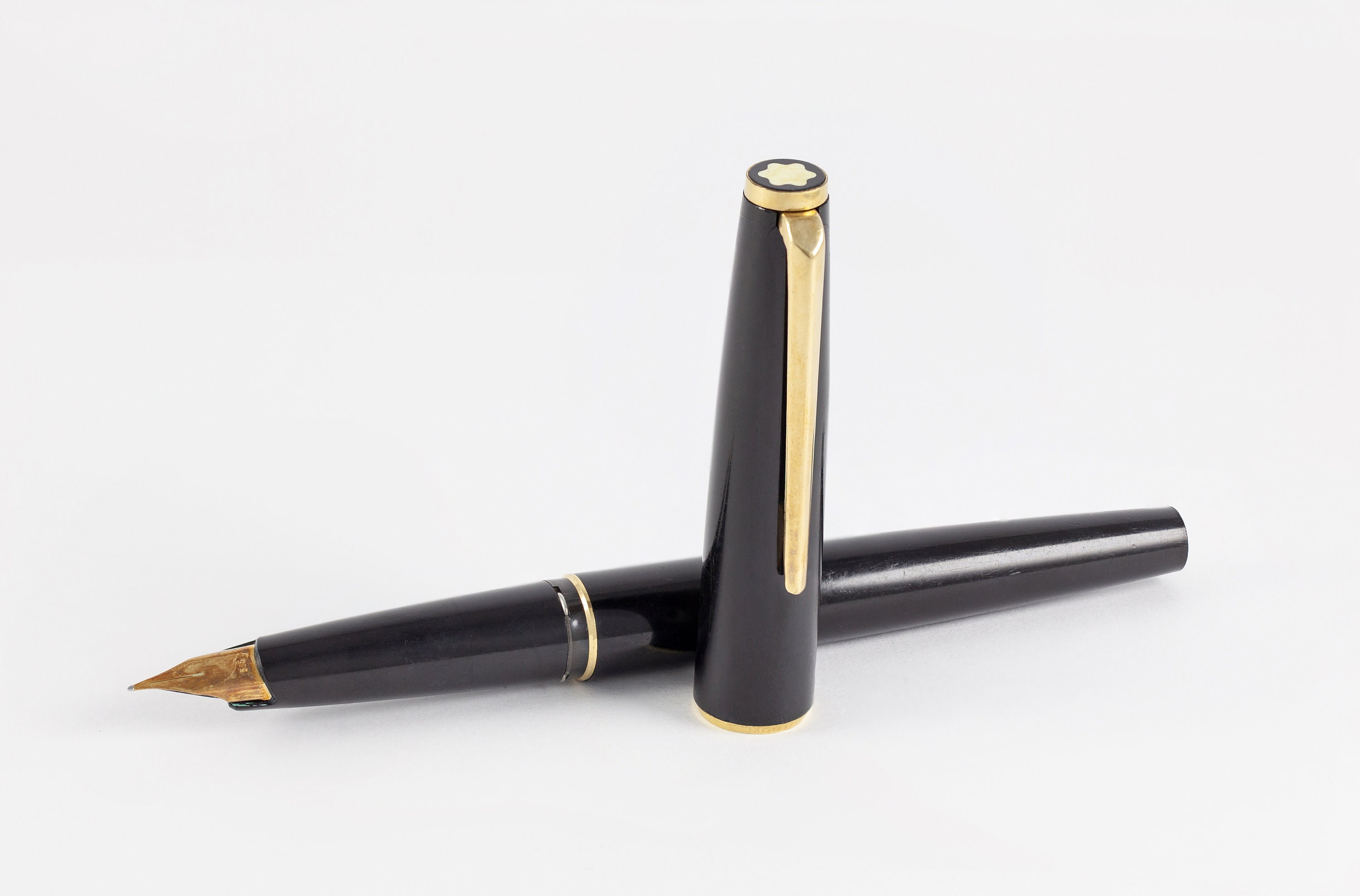 筆記具 k840 MONTBLANC GERMANY 585 14k k14 Buy Montblanc 144 Meisterstuck fountain pen 14K solid gold B