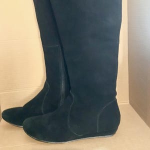 Vintage, genuine suede,Black, Knee high Boots, size 8.5, faulty...
