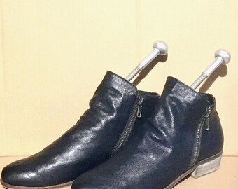 Retro Boots, Vintage ankle boots, Black Genuine Leather Ankle boots, flat, size 41, Gorgeous!