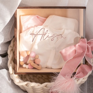 Regalo de caja de bebé de madera con nombre / Caja de regalo de baby shower con fecha y peso / Caja de bebé personalizada / regalo de niña / Caja de recuerdo de bebé