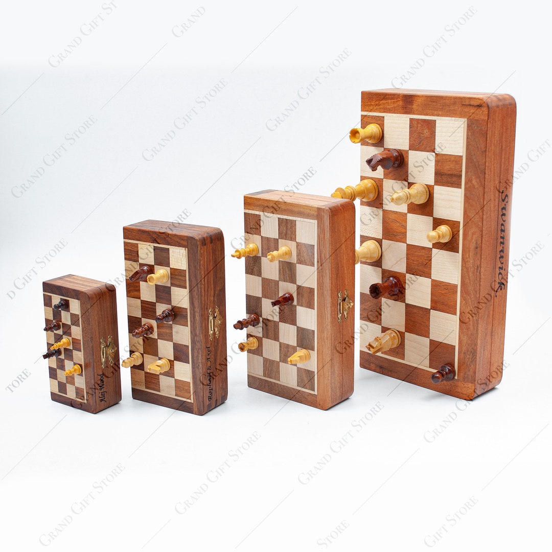 EATONS CANADA HAND-CARVED 28-PIECE CHESS SET MADE IN FRANCE (Read  Description)