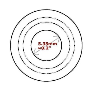 Peut inclure: Une illustration graphique en noir et blanc compos&eacute;e de trois cercles concentriques. Le cercle int&eacute;rieur contient le texte 5.35mm ~0.2", avec une fl&egrave;che &agrave; deux t&ecirc;tes indiquant le diam&egrave;tre du cercle central sur un fond blanc uni.