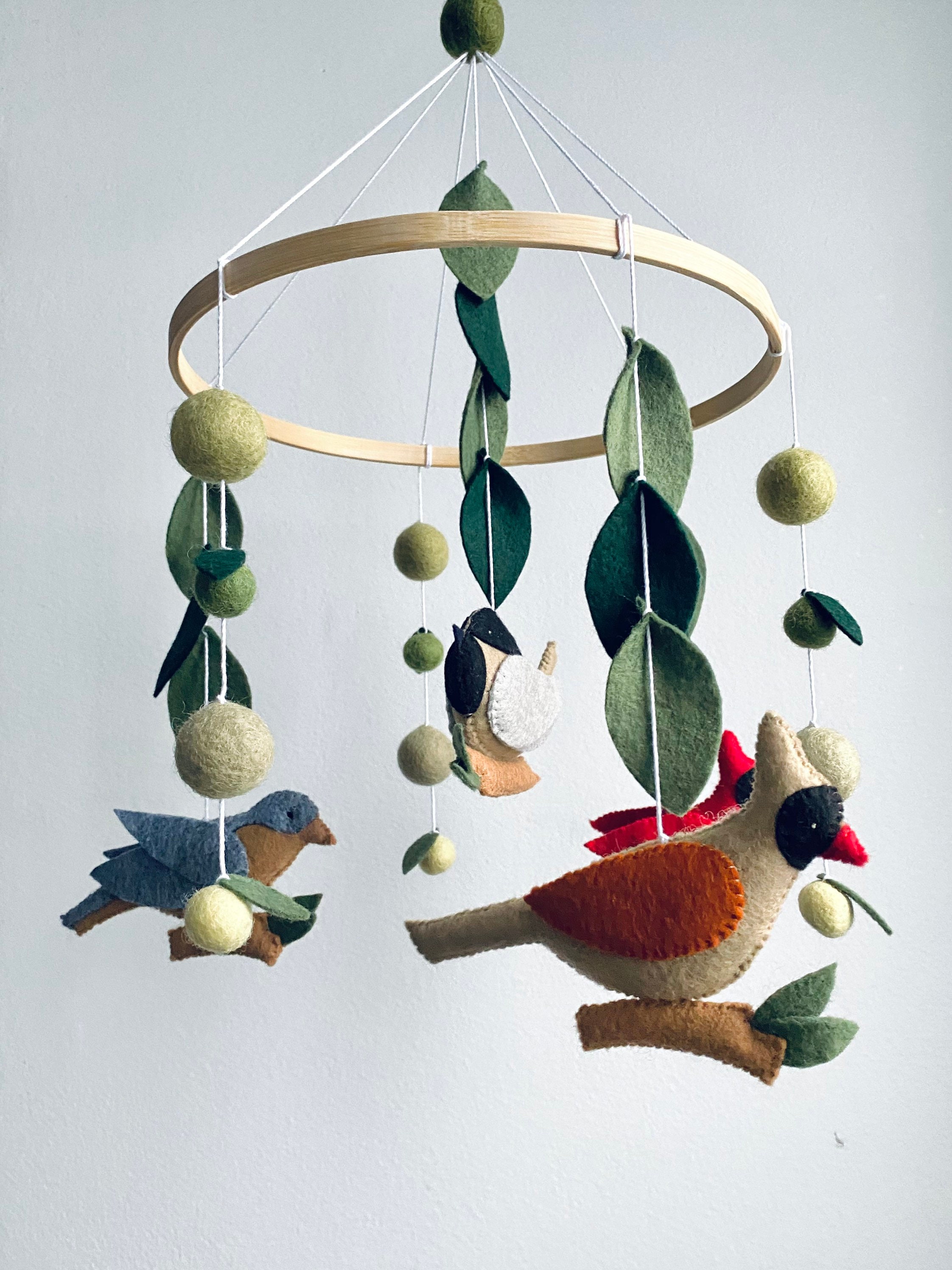 Felt baby mobile girl/ flying bird mobile/ Nursery Mobile/ Woodland mobile/ forest mobile/ Crib mobile/ American bird mobile/ leaf mobile