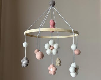 Flower mobile/ Baby mobile/ Floral mobile/ daisy mobile/ felt Flower Nursery mobile/ Felt baby mobile/ baby girl mobile/ flower crib mobile