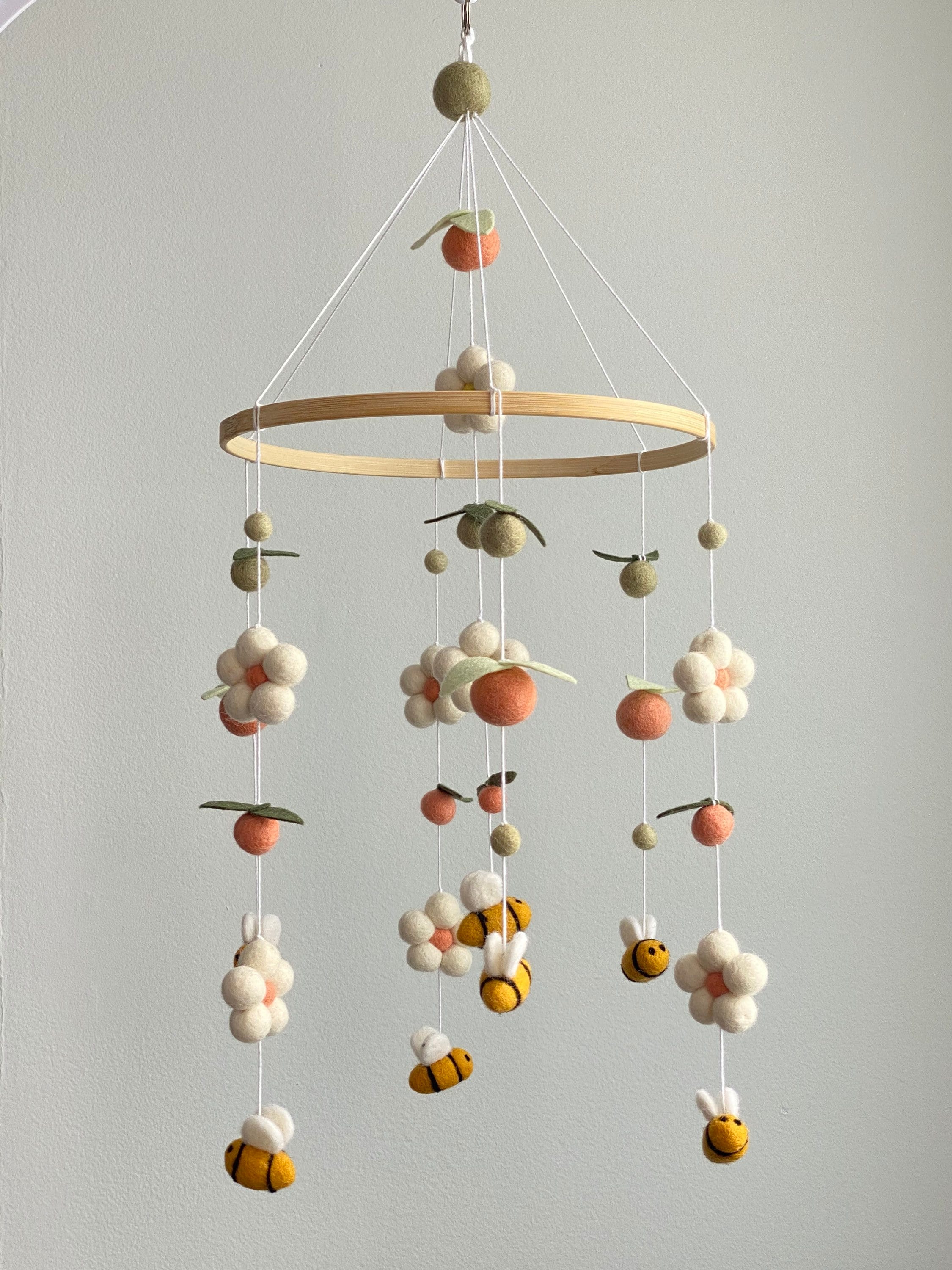 Daisy Mobile, Bee Mobile, felt Flower Mobile, Modern Baby Mobile woodland, neutral baby mobile, peach Nursery Mobile, Baby Crib Mobile girl