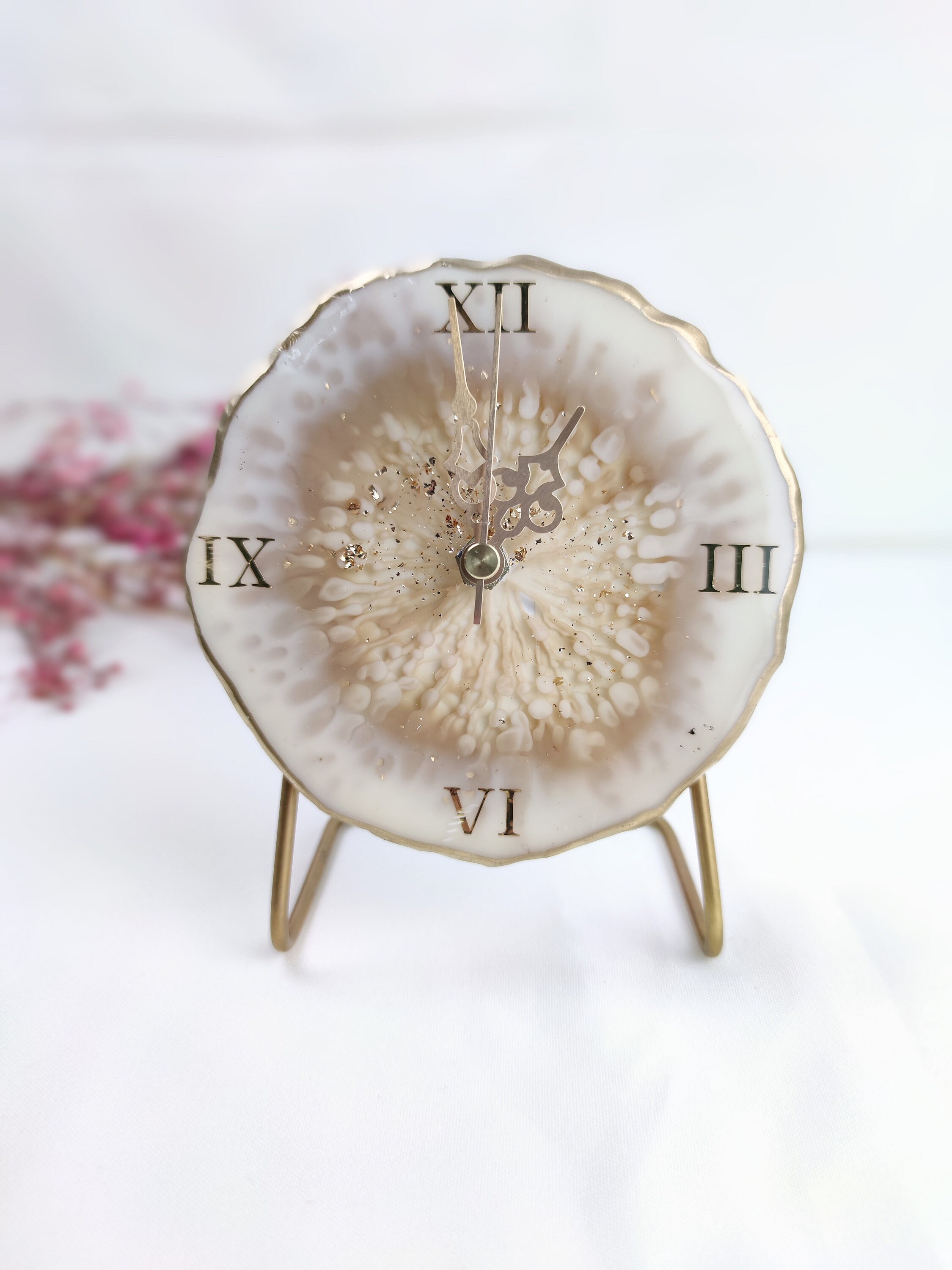 Unique clock/table clock made of epoxy resin | Silent