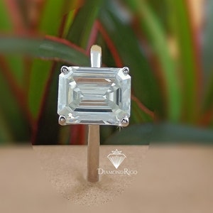 3 CT Emerald Cut Solitaire Moissanite Engagement Ring / 14k Solid Gold Dainty Engagement Ring / 4 Prong Solitaire Emerald Moissanite Ring