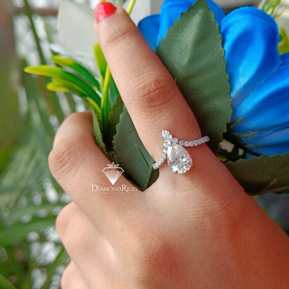 Chevron pear engagement ring deals