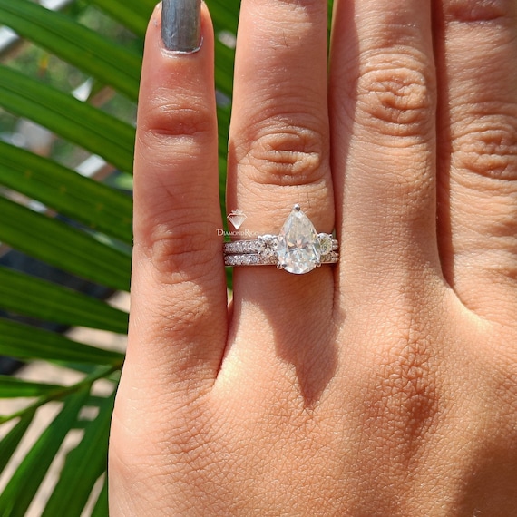 Solitaire Pear Moissanite Wedding Ring Set