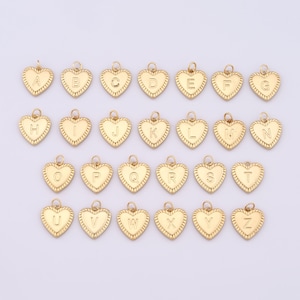 Colgante de corazón chapado en oro de 18 quilates, dijes de letras de oro, dijes de amor, dijes de iniciales, fabricación de joyas DIY, 18 x 14,5 x 2,5 mm
