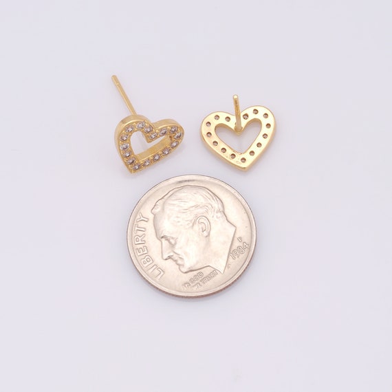Orecchini a bottone a forma di cuore con micro pavé in oro
