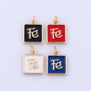 Colgante cuadrado chapado en oro de 18 quilates, dijes de esmalte, dijes de letras, joyería DIY, 15 x 12,3 x 2 mm