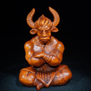 Boxwood carved with a statue of the bull devil