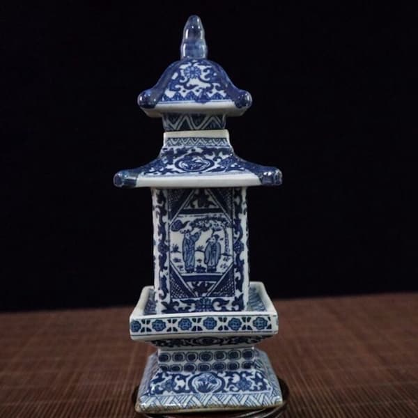 Blue and white porcelain/handmade blue and white figure pattern tower lid jar.cqcj