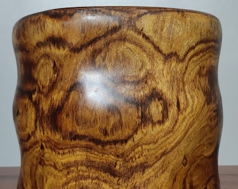 Small leaved boxwood three squirrel ornament