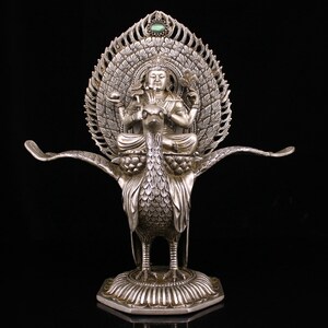 Verzamelobjecten met de hand gesneden puur koper verguld zilver ingelegde edelsteen pauw Daming King Bodhisattva standbeeld.3