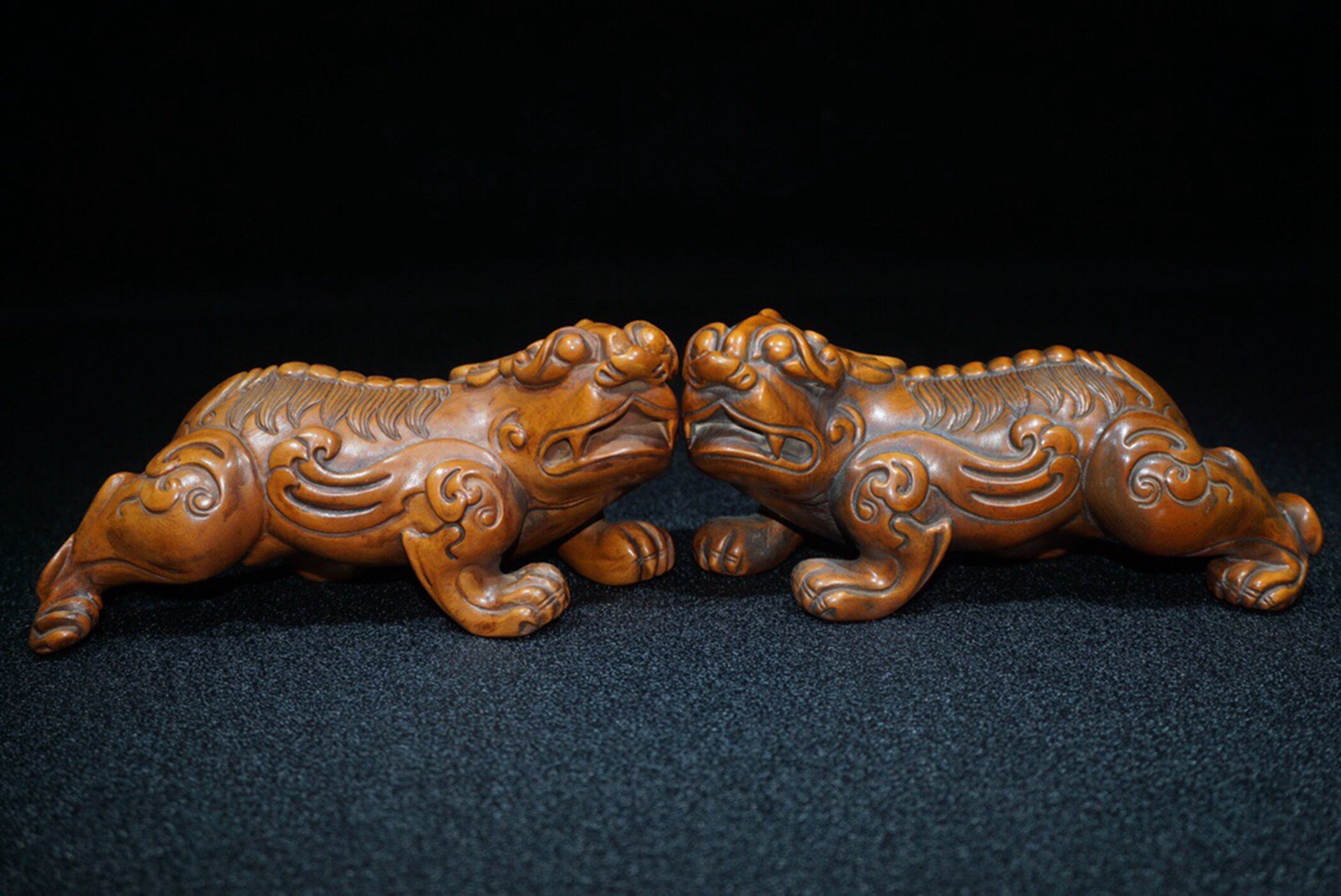 細かく彫刻されたツゲの木の飾り - Etsy 日本