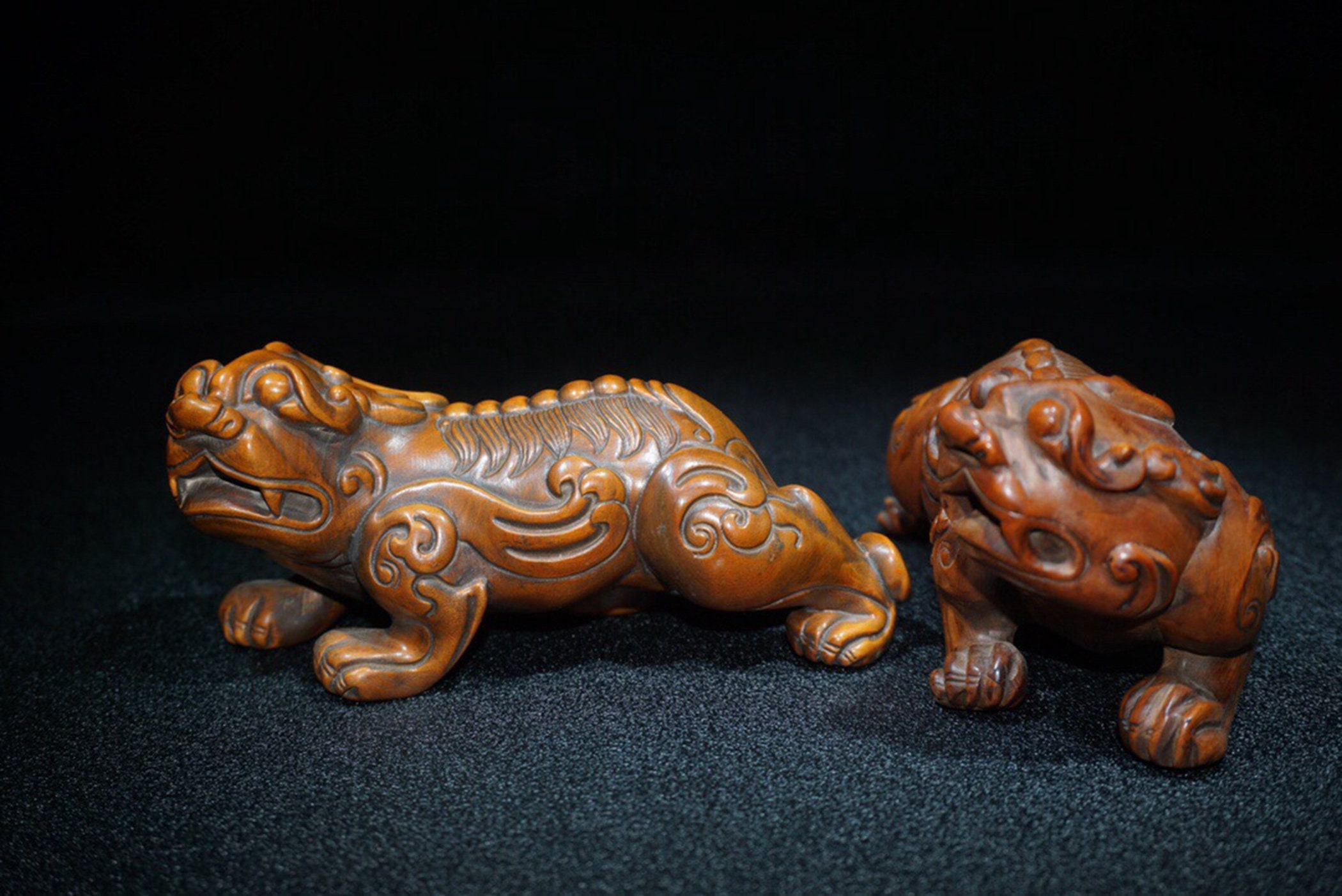 細かく彫刻されたツゲの木の飾り - Etsy 日本