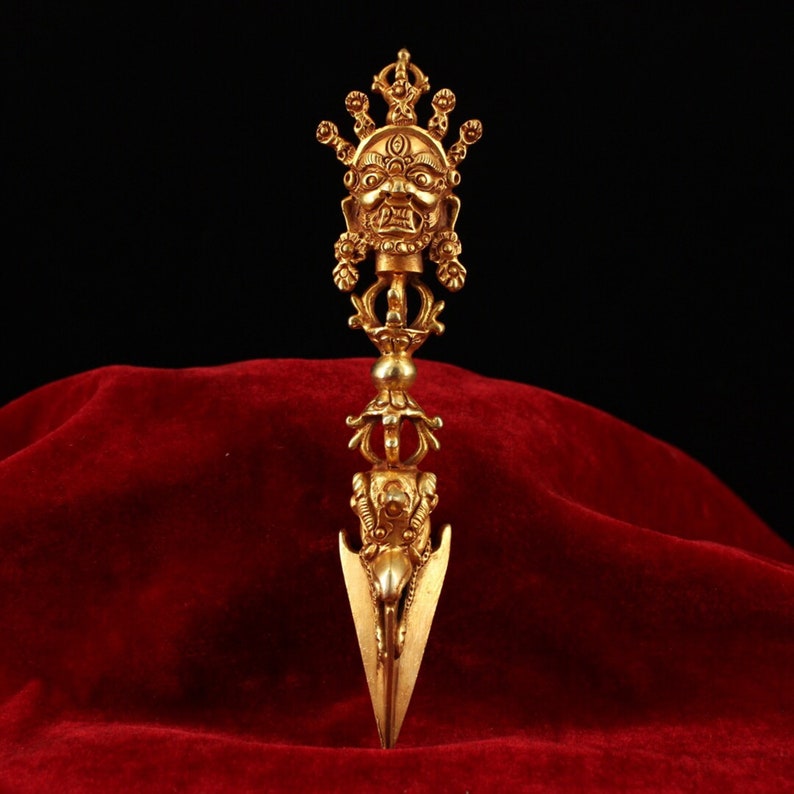 Tibetan monastery collects old Tibetan silver and handmade gilt vajra to drop the magic pestle