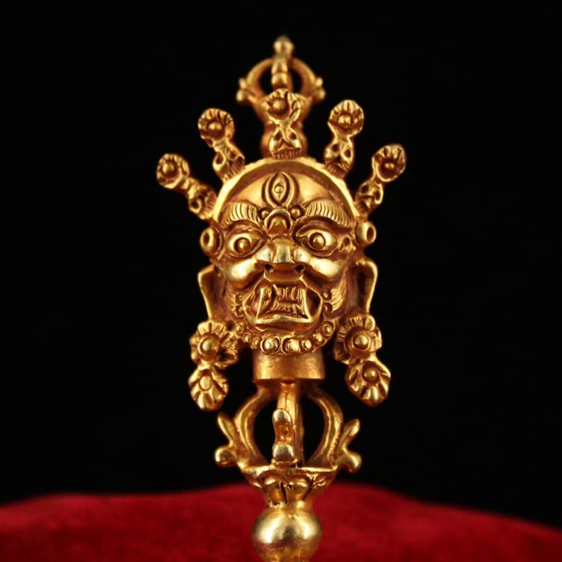 Tibetan monastery collects old Tibetan silver and handmade gilt vajra to drop the magic pestle