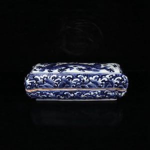 Blue and white porcelain dragon pattern long fruit box decoration.7