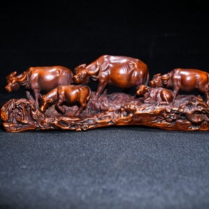 Five cattle in boxwood/hand-carved five cattle ornaments.drrs