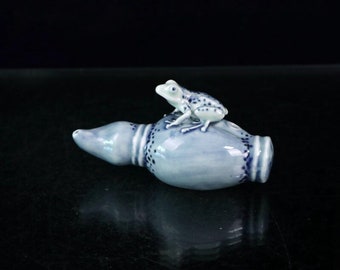 Blue and white porcelain/handmade blue and white frog lotus root water drop.cqcj