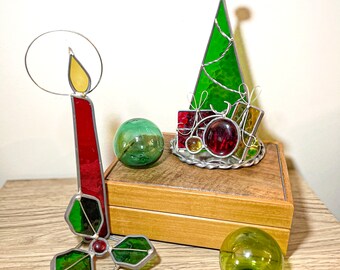 Vintage holiday leaded stained glass table top decor