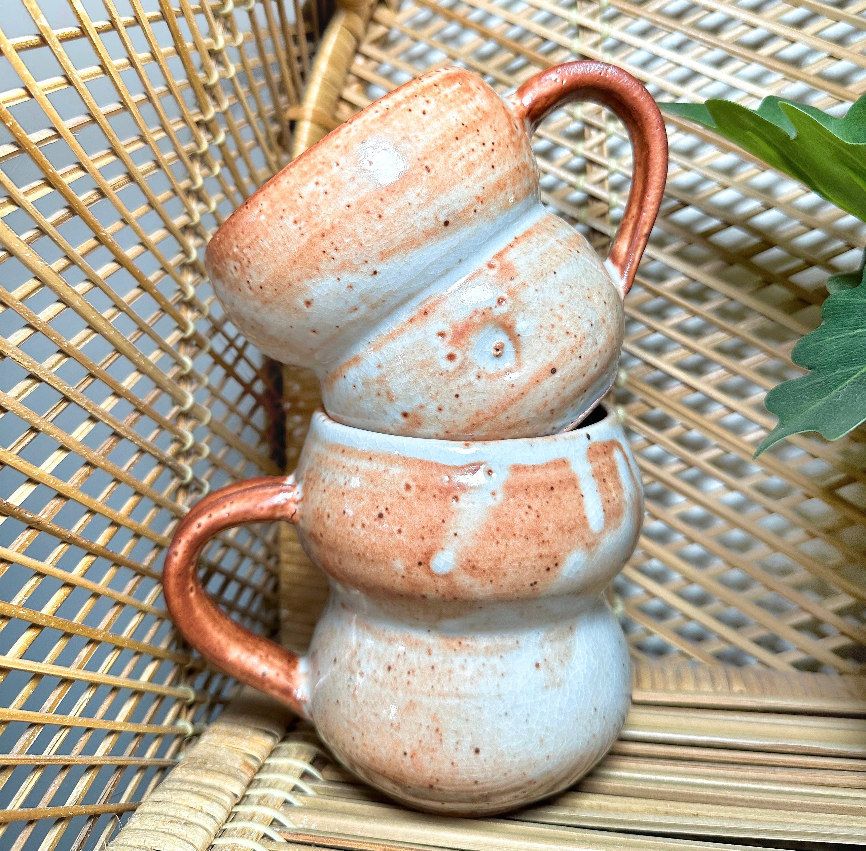 lithographアントニーニ【錫のポット】 Small vases with garden zinnias. #woodfiredceramics