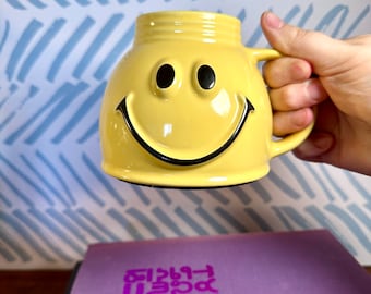 Vintage smiley face no spill travel non slip mug