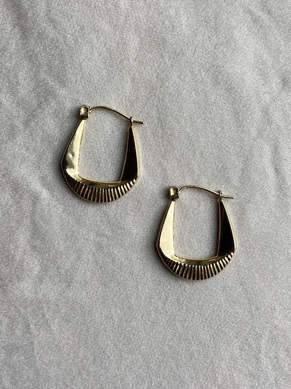 Vintage 14K Gold Geometric Ribbed Hoop Earrings