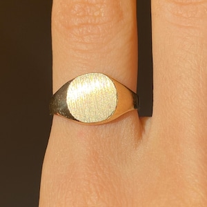 Vintage 14K Solid Yellow Gold Signet Ring, Size 6