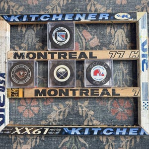 Vitrina de madera para 12 discos de hockey