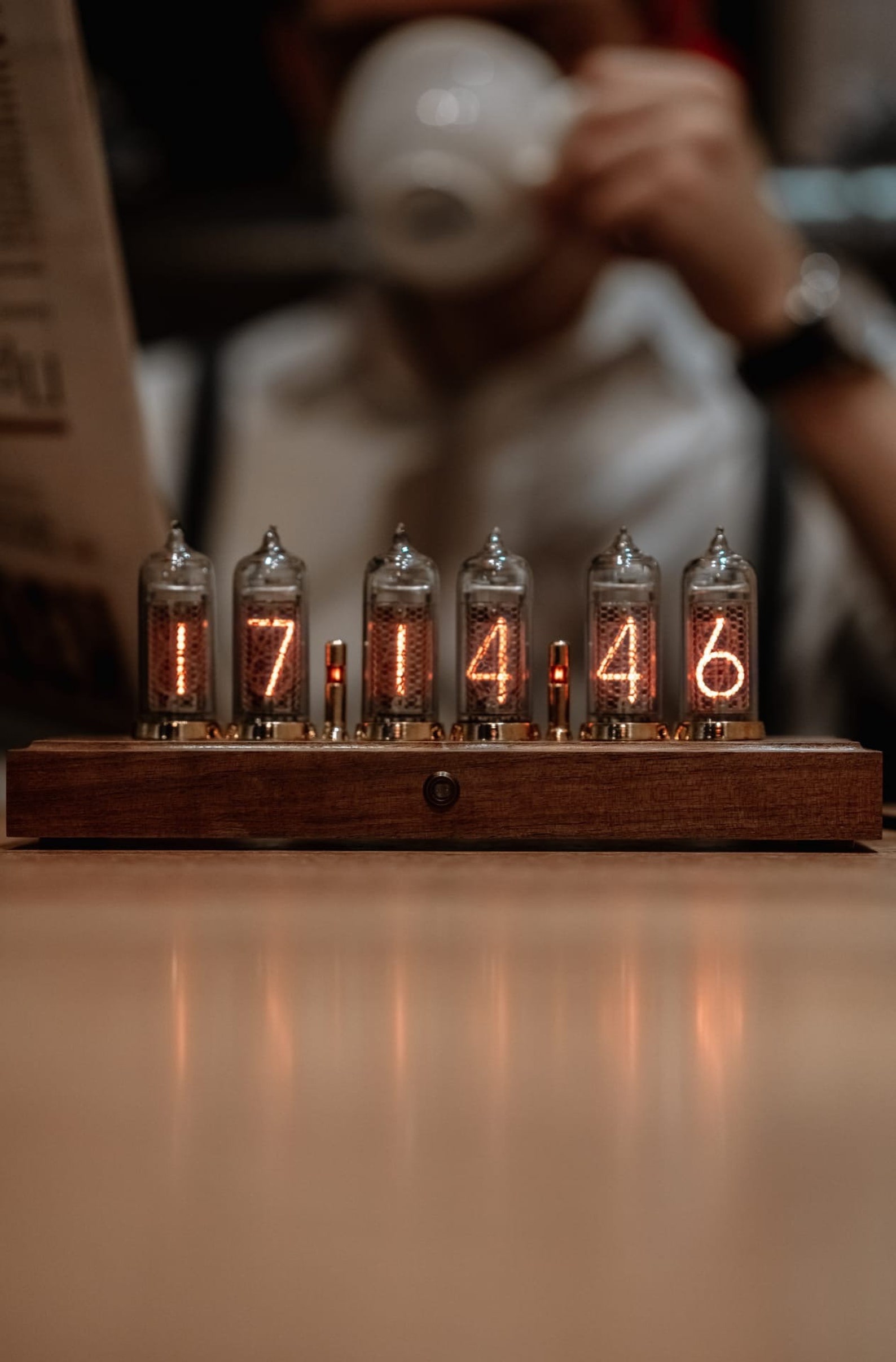 ин18 лампа индикатор. часы лампочки. ламповые часы ин-14. газоразрядные индикаторы ин-14. ламповые часы nixie clock.