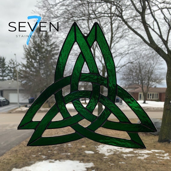 Celtic Knot Stained Glass Suncatcher.  Celtic Double Knot In Lightly Textured Bright Green