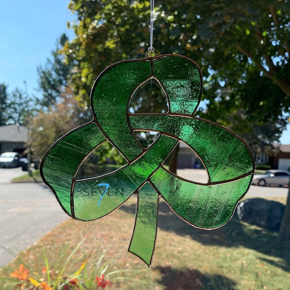 Stained Glass Triquetra Clover Leaf in Lightly Textured Light Green