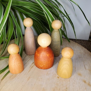 Set of 5 peg dolls for open ended play, diverse skin tones, curiosity approach loose parts