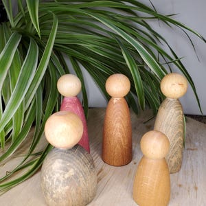 Set of 5 peg dolls for open ended play, diverse skin tones, curiosity approach loose parts