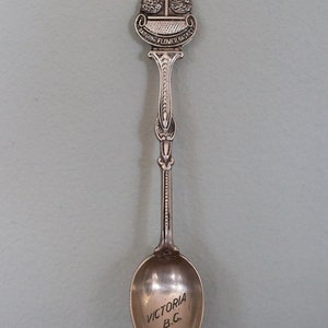 Souvenir spoon Victoria B.C Canada - hanging flower basket