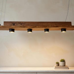 Handgefertigte Pendelleuchte aus Eiche mit integrierter LED-Beleuchtung | Baumkante | Verstellbare Länge