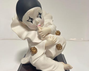 Giuseppe Armani “Pierrot Sucking His Thumb” Porcelain Figurine – Handcrafted Italian Clown Sculpture on Wooden Base