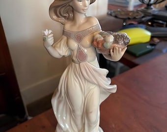 Statuetta in porcellana Lladró Autumn Romance #6576 fuori produzione / Realizzata a mano in Spagna / Elegante signora con cestino / Scultura da collezione vintage