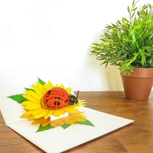 Cartão de Joaninha e girassol | Cartão de flor | Cartão de simpatia
