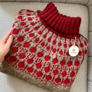 Hand Knit Icelandic Wool Sweater: Fair Isle Nordic Lopapeysa