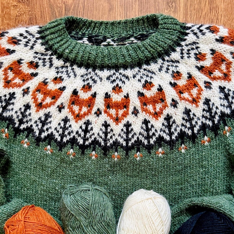 Yoke details: Lyme Grass Green Hand-knitted Icelandic wool Into the Wild sweater with a fox yoke pattern, made from genuine Icelandic wool by Knitting.Tallinn.